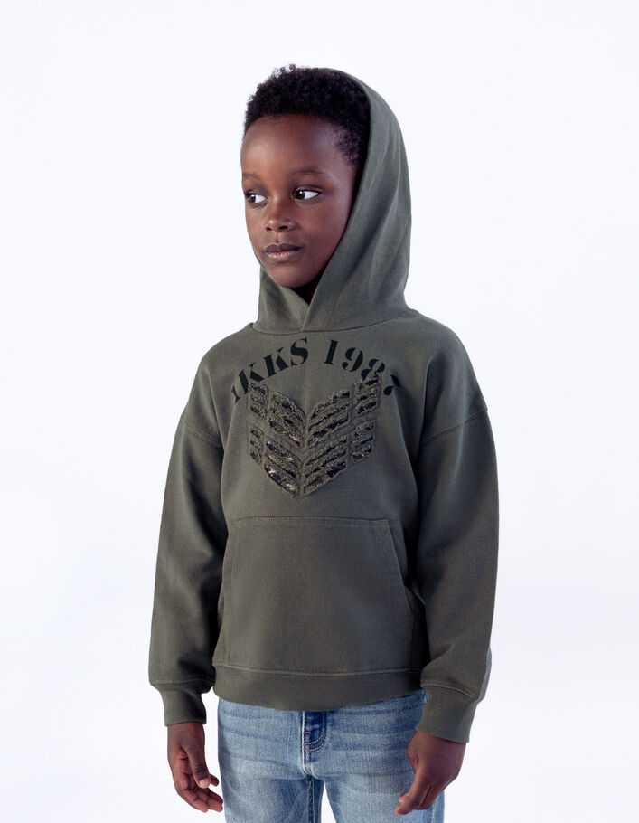 Boys’ khaki hoodie with distressed chevrons on camouflage - IKKS