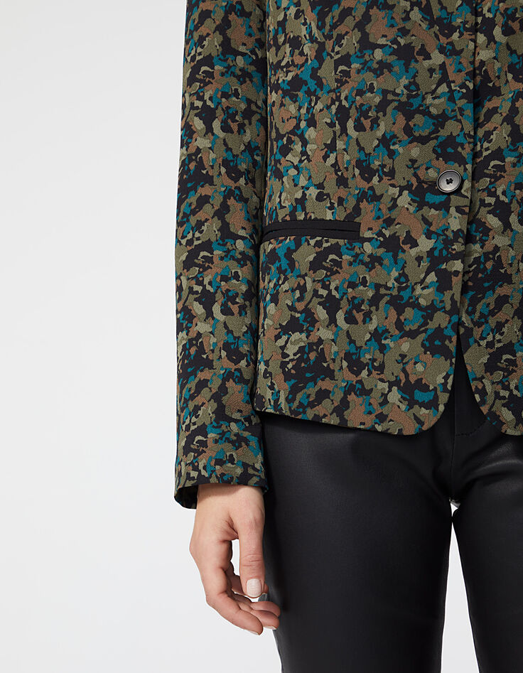 Americana de crepé estampado camuflaje mujer-5