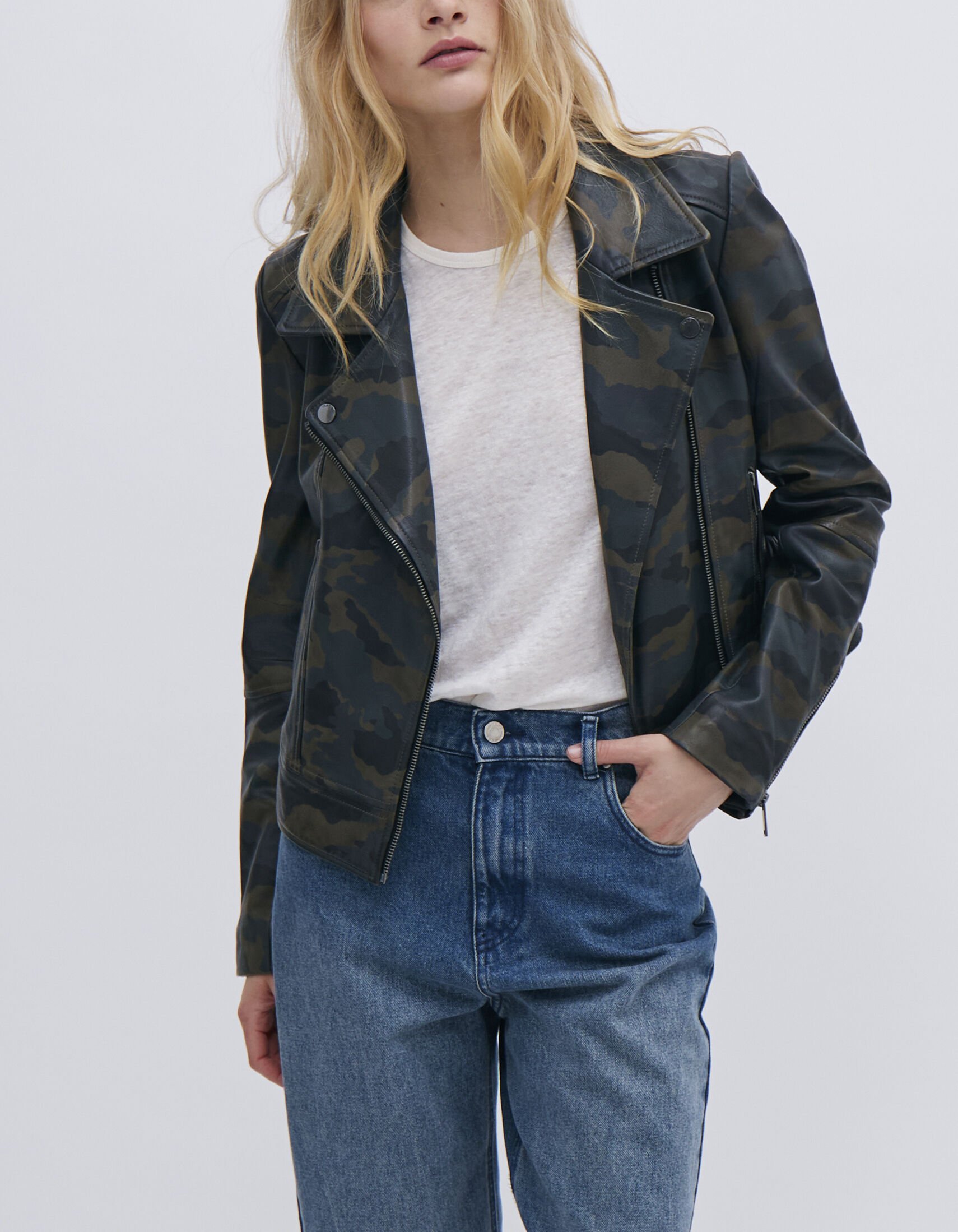 Veste en top cuir motif