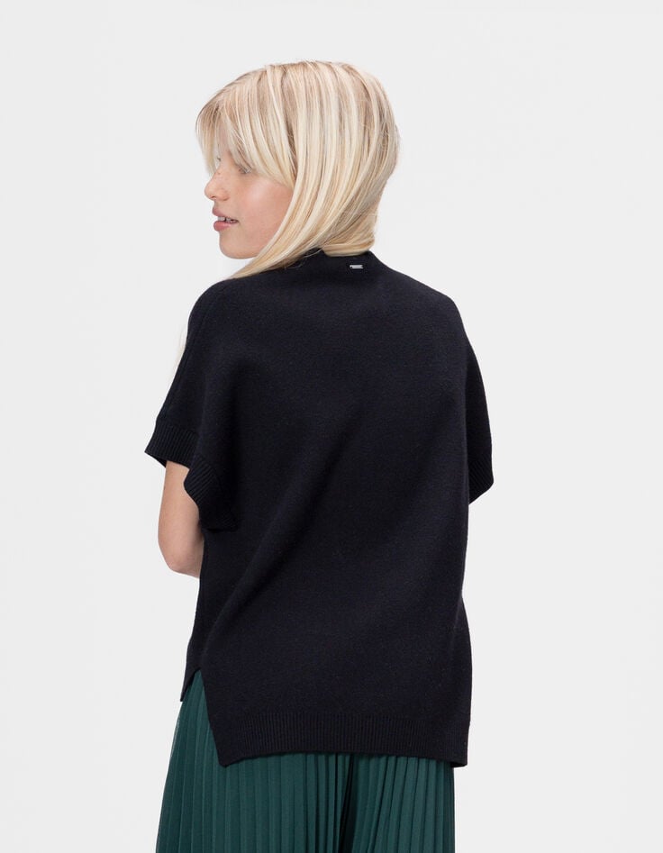 Schwarzer Mädchenstrickpullover ohne Ärmel-2 Schwarzer Mädchenstrickpullover ohne Ärmel-2