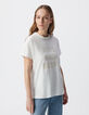 Camiseta blanca mensaje iridiscente-2