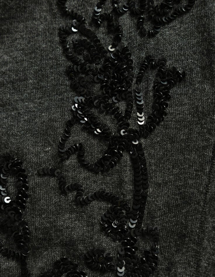 Camiseta gris flores lentejuelas bordadas mujer-5