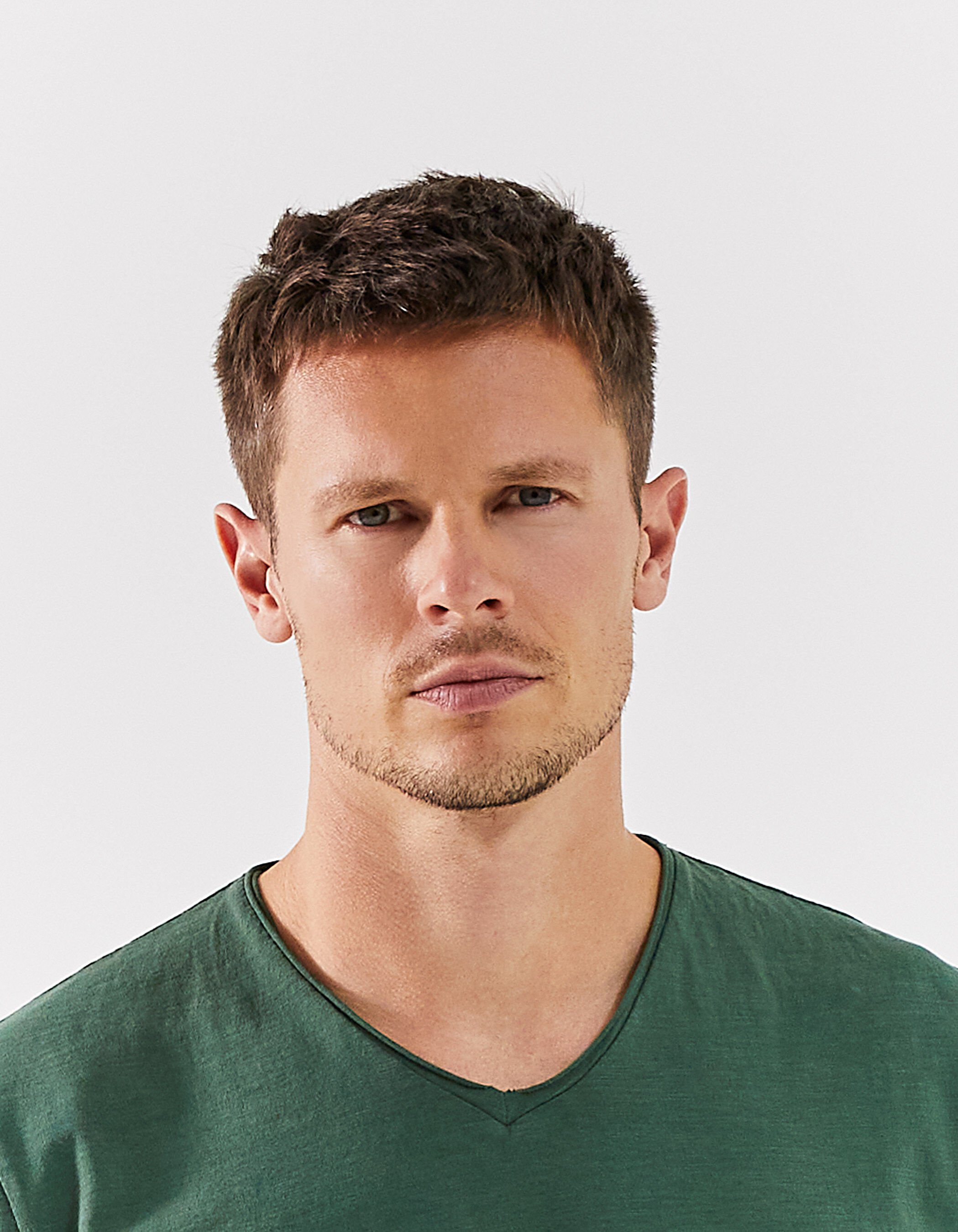 Men s Essential green V neck T shirt