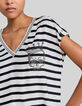 Cremewei&szlig;es Damen-Matrosentop LENZING&trade; ECOVERO&trade; mit Wappen-5