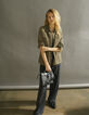 Blouson long kaki esprit saharienne motif au dos femme-3