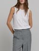 Weiße asymmetrische T-Shirt aus schillerndem Leinenstrick-2