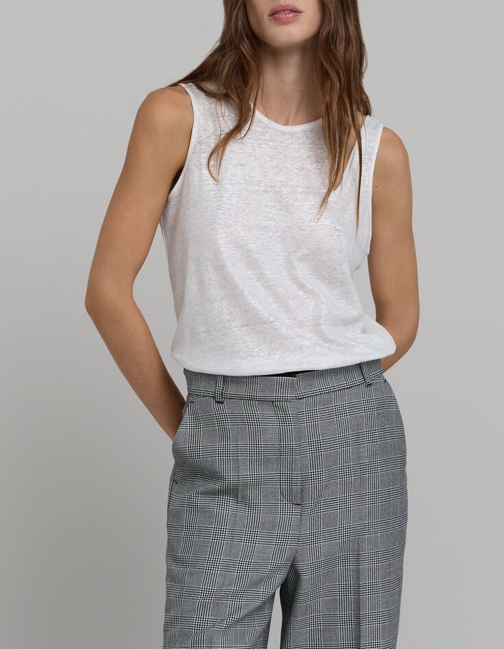 Weiße asymmetrische T-Shirt aus schillerndem Leinenstrick-2