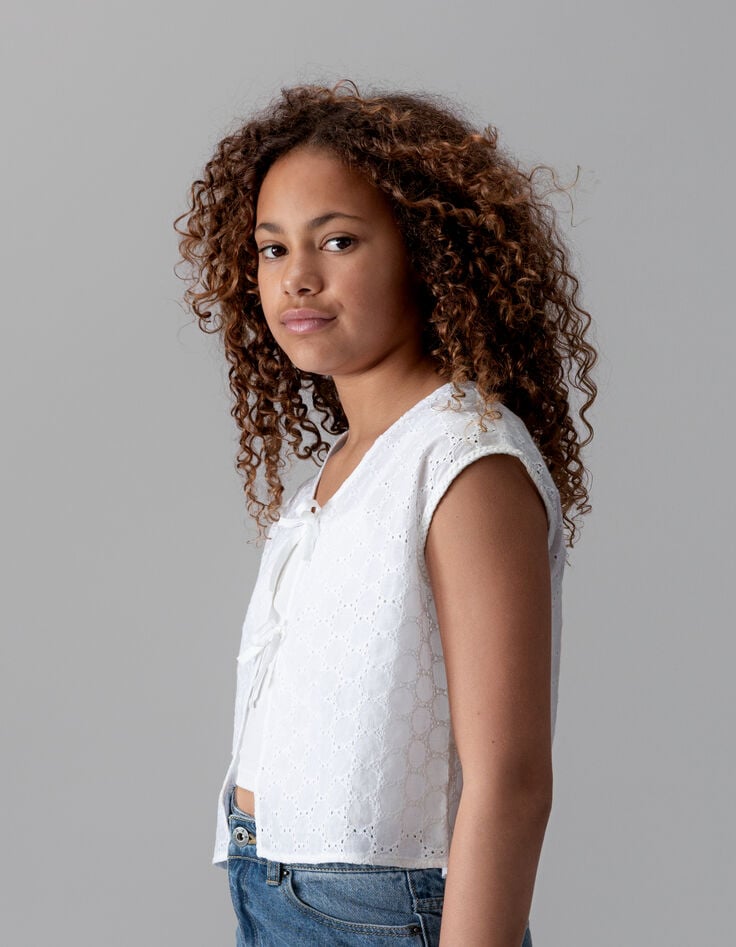 Camisa sin mangas blanca encaje anudada delante niña-1 Camisa sin mangas blanca encaje anudada delante niña-1