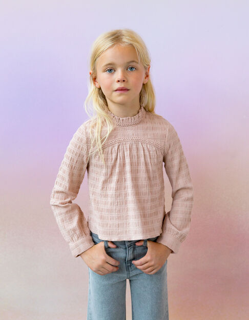 Blusa rosa gofrada con tul en cuello niña