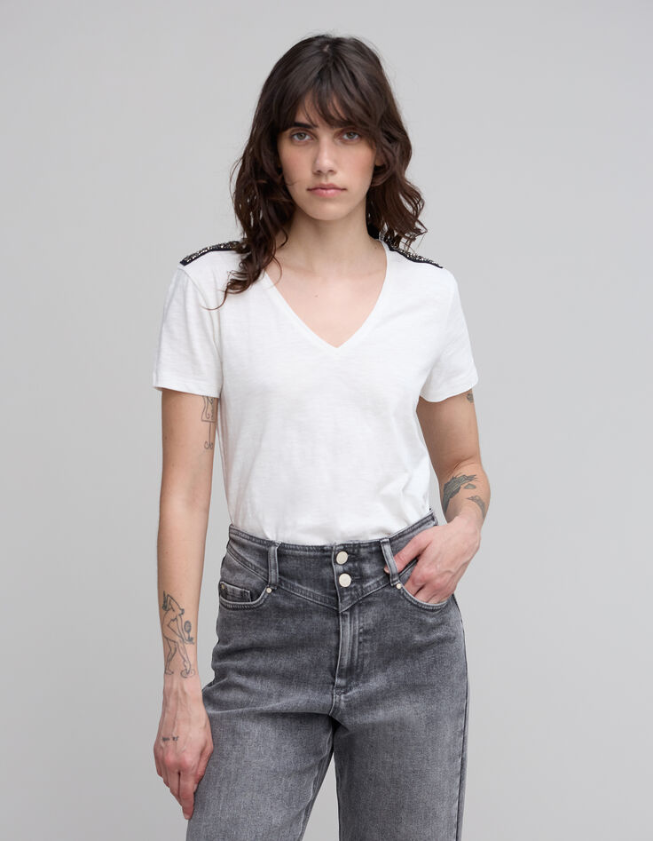 Weißes Damen-T-Shirt mit V-Ausschnitt und Pailletten auf der Schulter-2 Weißes Damen-T-Shirt mit V-Ausschnitt und Pailletten auf der Schulter-2