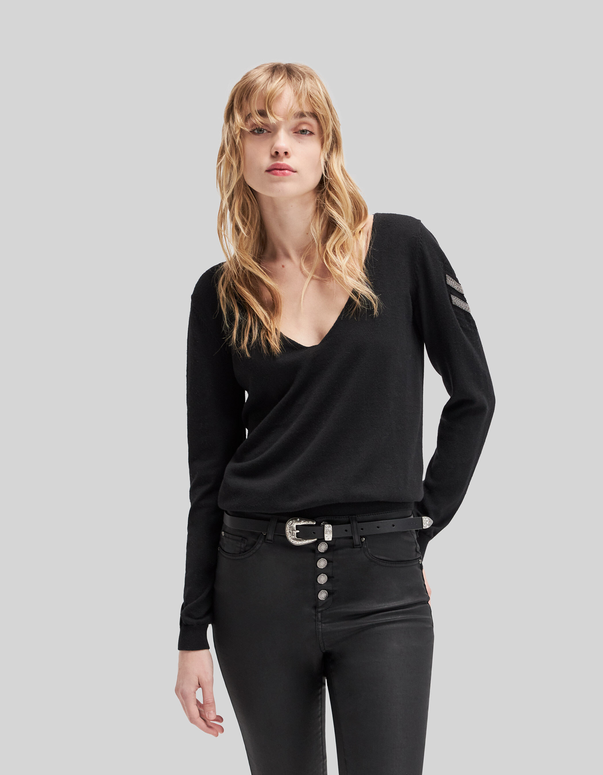 Jersey punto tricot negro joyas estilo militar mujer