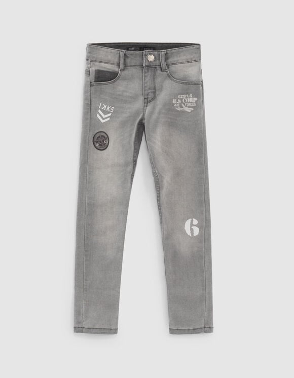 Light grey skinny jeans met print en badge jongens 