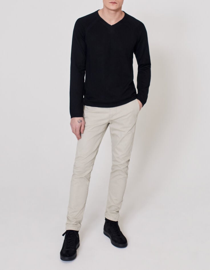 Men&rsquo;s black knit V-neck sweater-4