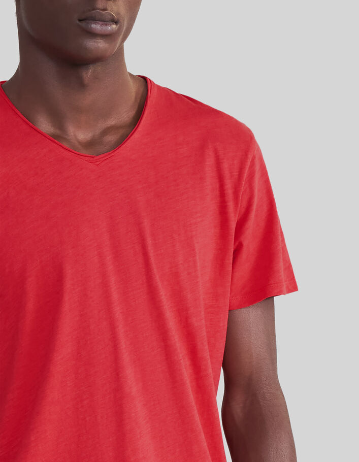 Cayennerotes Herren-T-Shirt L‘Essentiel mit V-Ausschnitt - IKKS