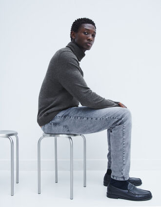 Jersey gris cuello alto 100 % lana para hombre