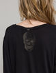 Camiseta negra con bordado de calavera en la espalda-5