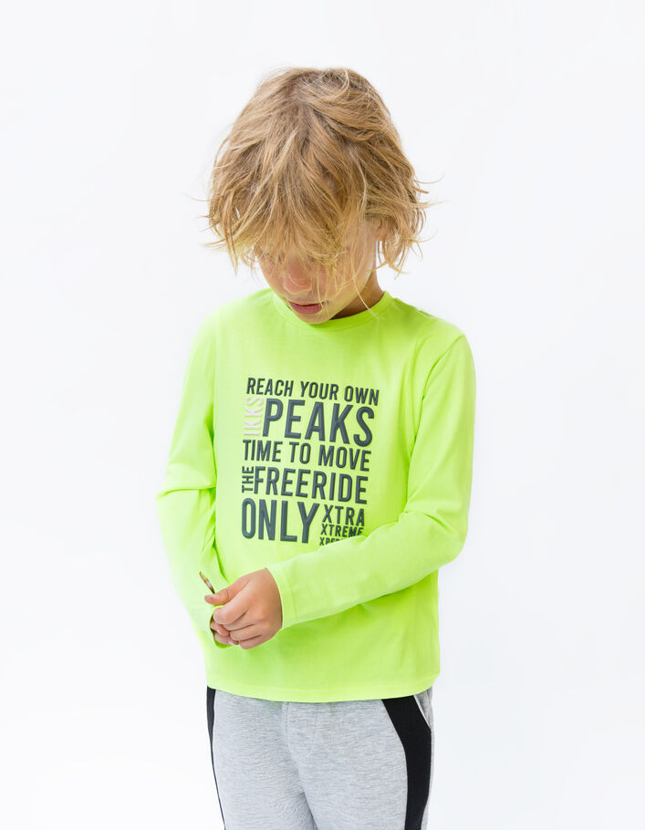 Neongrünes Jungenshirt mit gummierten Schriftzügen-2