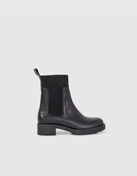 Girls’ black Chelsea boots with lugged sole