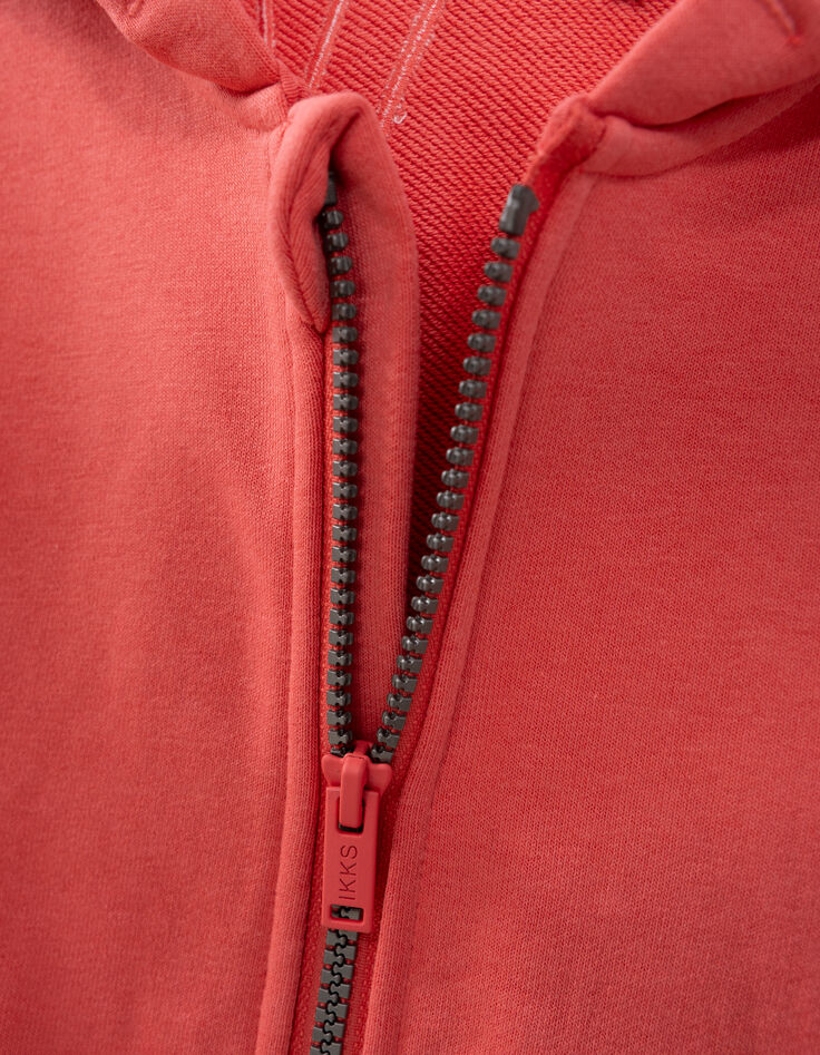 Cardigan rouge zippé à capuche maxi broderie dos garçon-9