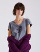 Grijs T-shirt V-hals opdruk gezichten dames-1