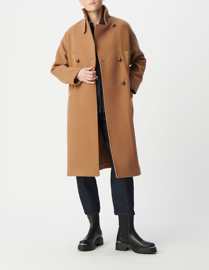 Chaquet&oacute;n largo de mujer en camel con detalles de nailon pespunteado-7