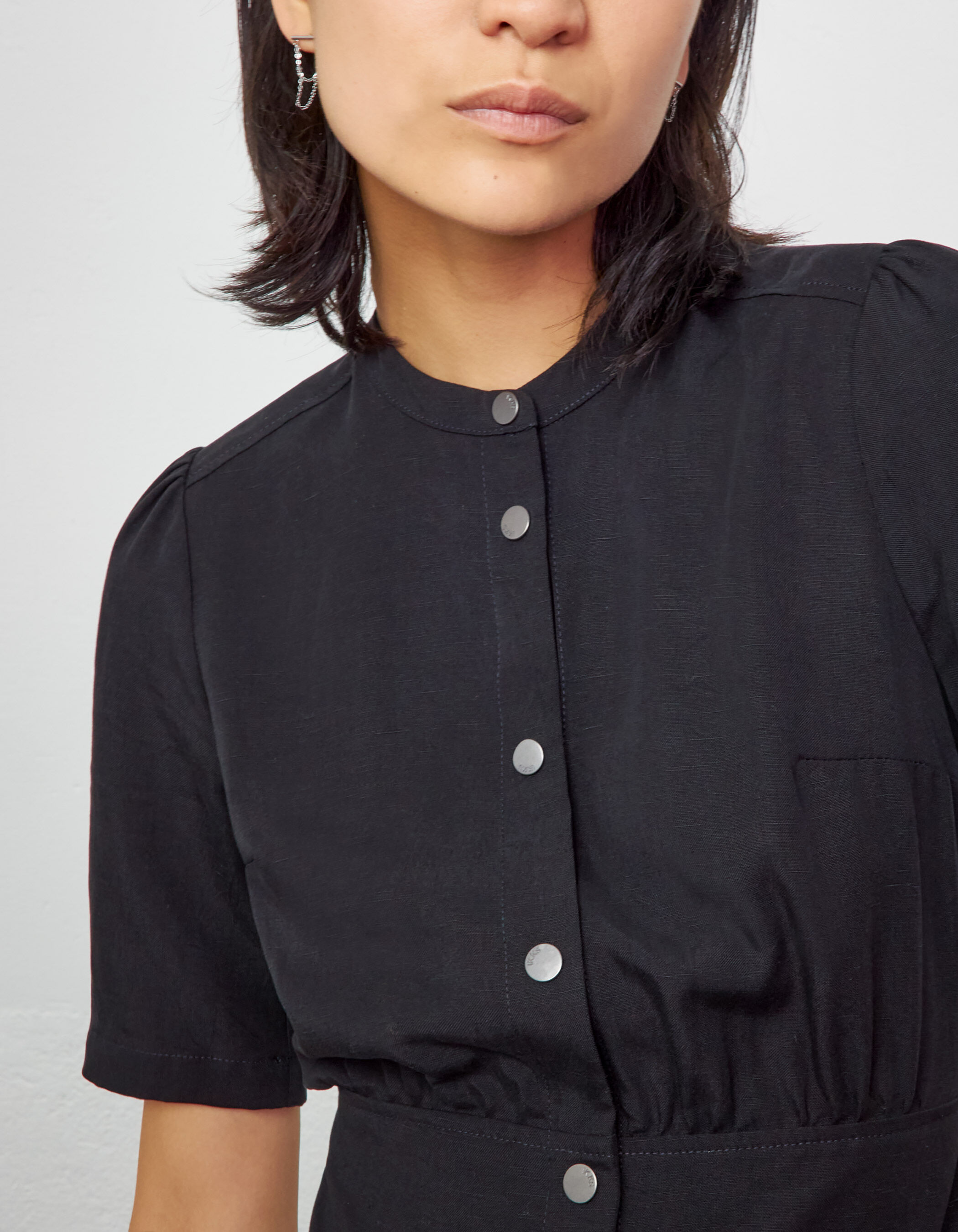 Robe noire en tencel et lin boutonn e devant femme