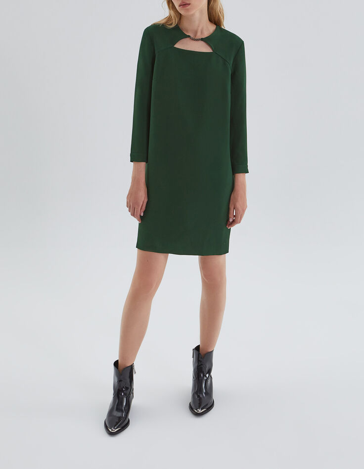 Vestido verde con collar de eslabones metal delante mujer-5