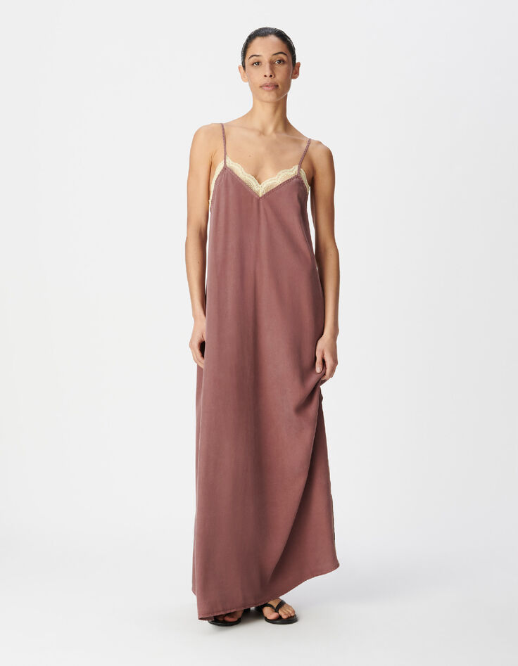 Mujer vestido largo burdeos con detalle de puntilla y tirantes finos-1