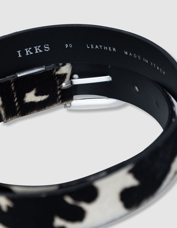 Cintur&oacute;n de mujer de piel color crudo con efecto potro y estampado de vaca-3