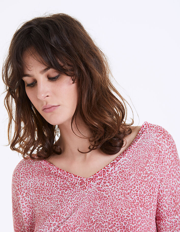 Pull col V rouge imprimé panthère métallisé femme