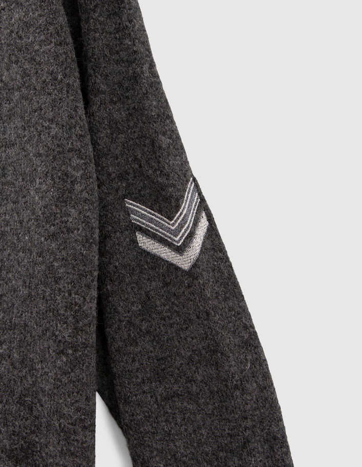 Graues Mädchenstrickkleid mit Fischgrätenstickerei-6