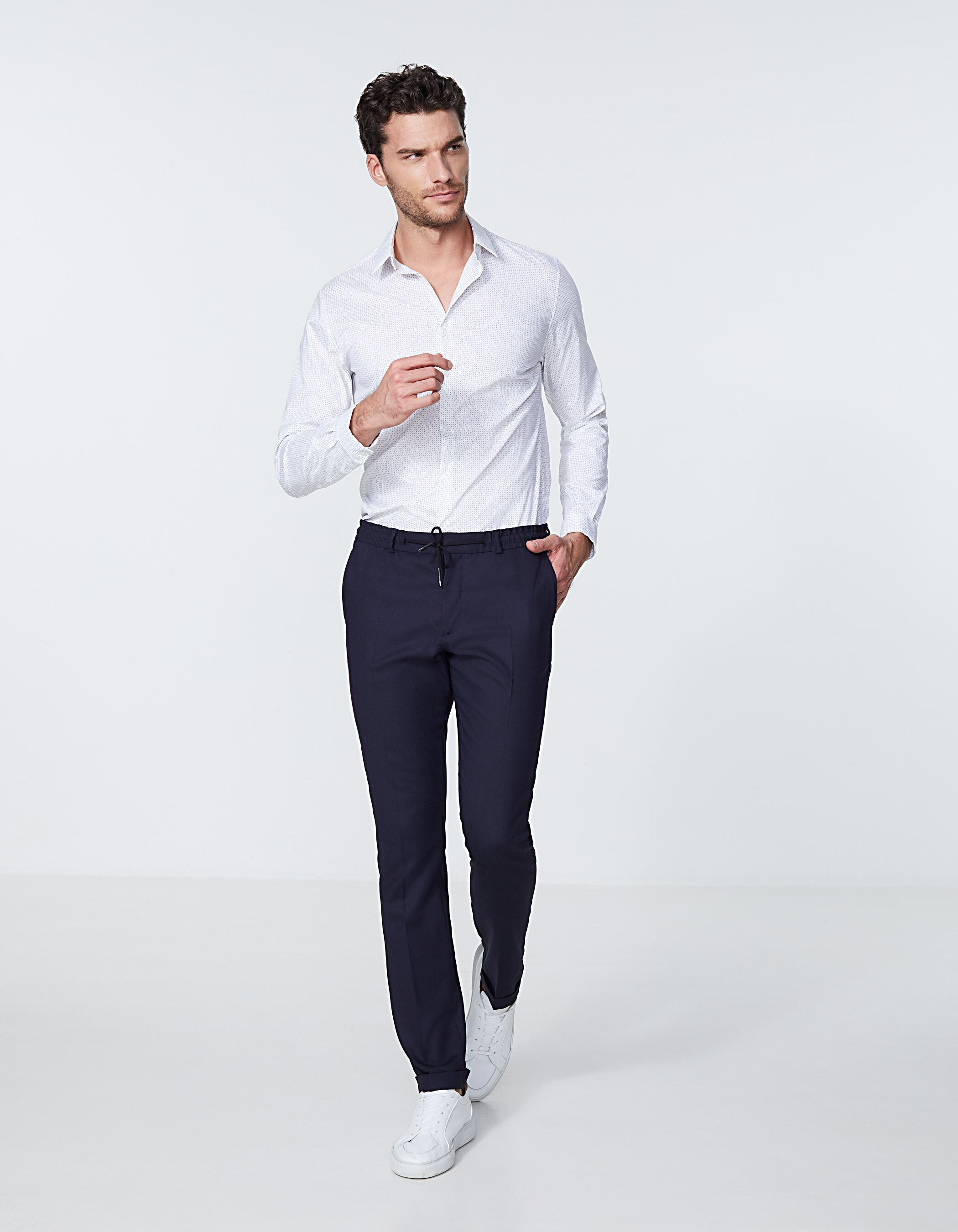Ropa minimalista sales hombre
