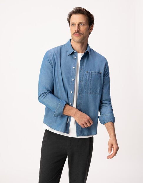 Blaues Chambray-Hemd f&uuml;r Herren mit asymmetrischer Tasche - IKKS