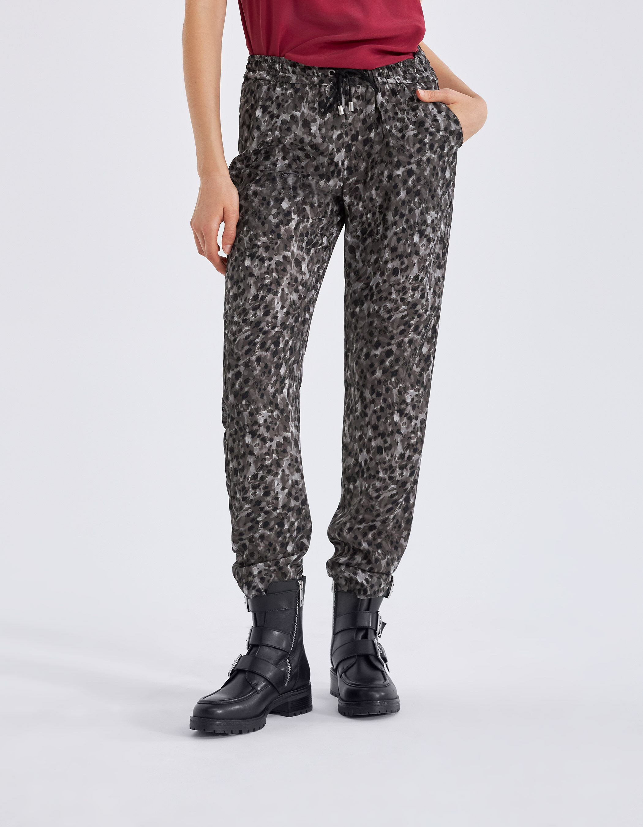 Jogpant gris estampado leopardo rock reciclado mujer