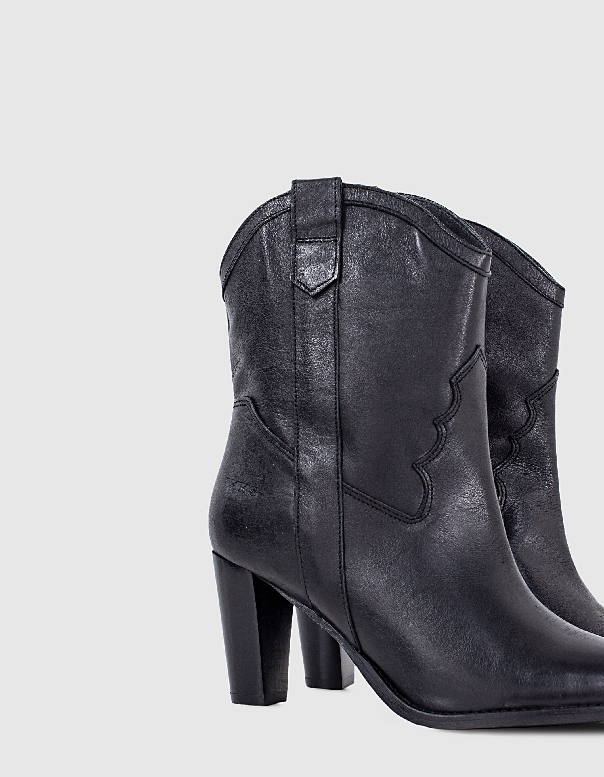 Botines tacón piel negra folk mujer