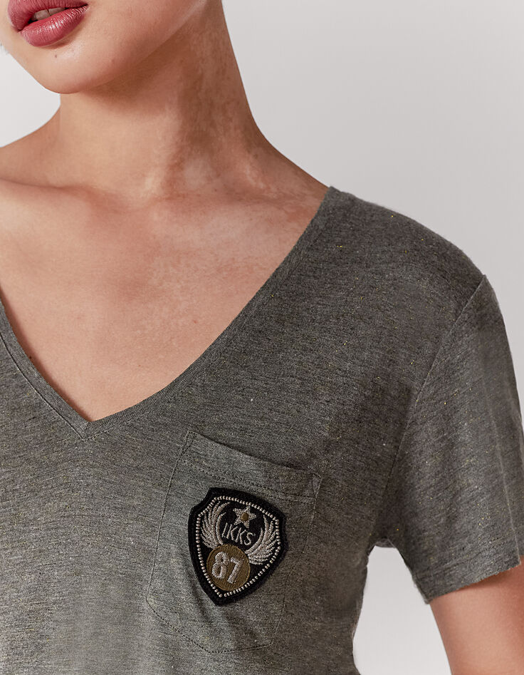 Tee-shirt kaki métallisé badge et poche poitrine femme-4