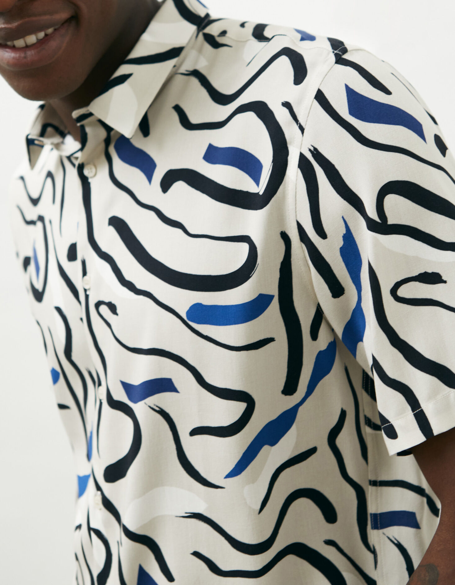 Camisa azul electrico hombre 2025