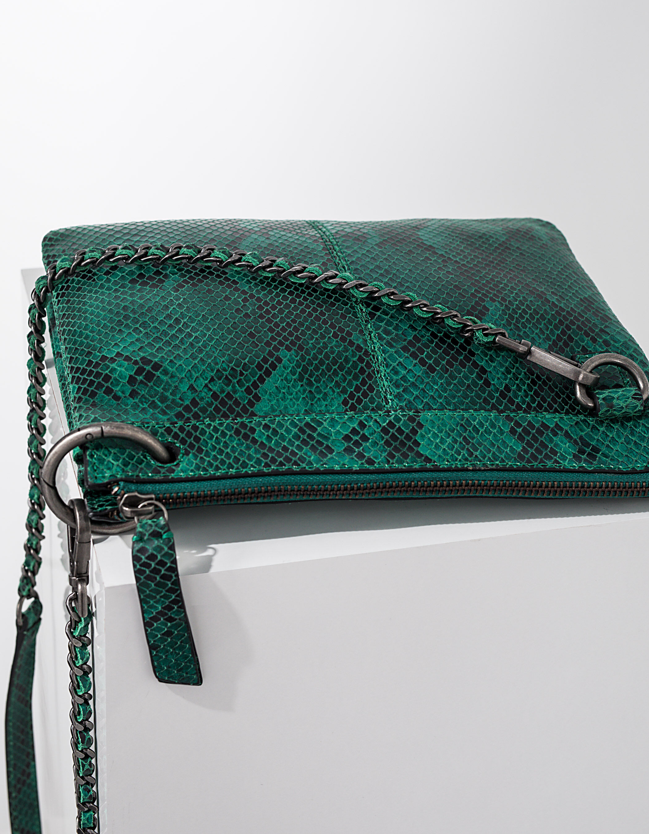 Sac double pochette Reporter cuir vert effet serpent femme