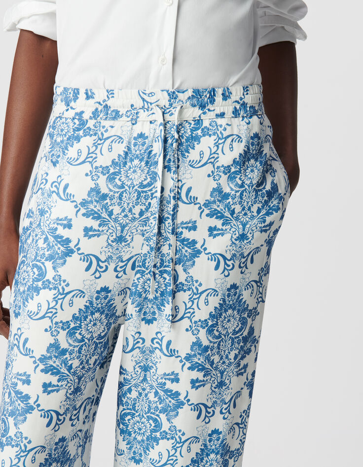 Dames LENZING™ ECOVERO™ blauwe broek met aardewerk print-3