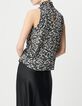 Top negro de mujer con estampado floral minimalista LENZING&trade; ECOVERO&trade;.-3
