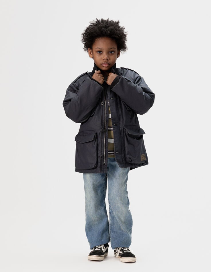 Schwarzer Jungenparka mit vielen Taschen und Velourskragen-1 Schwarzer Jungenparka mit vielen Taschen und Velourskragen-1