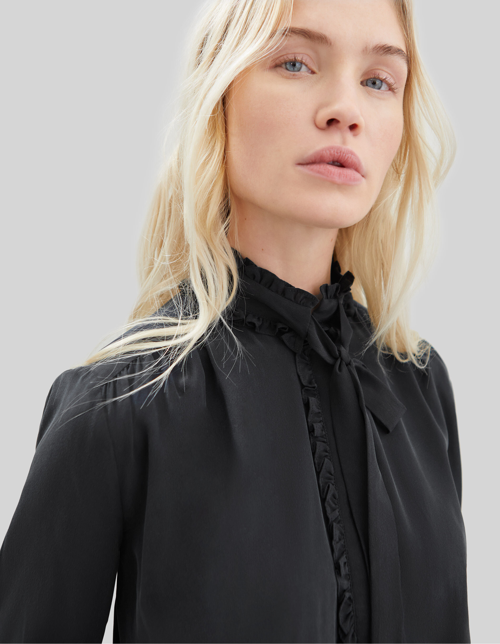 Pure Edition Blouse noire col lavalliere volante Femme IKKS