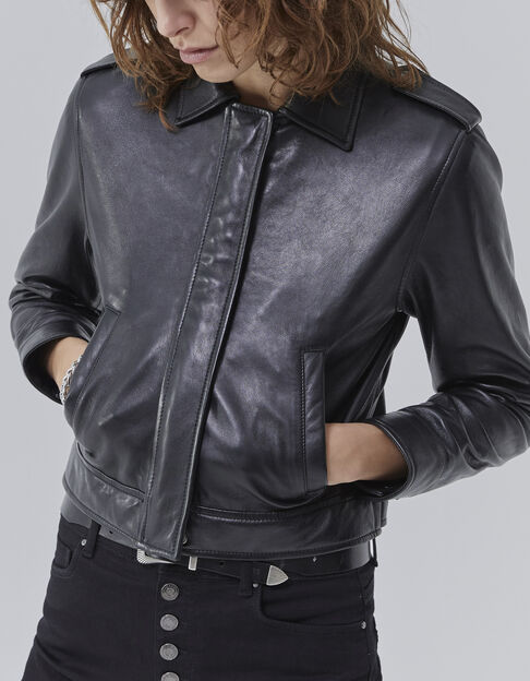 Kurze Damenlederjacke mit Schulterpatten