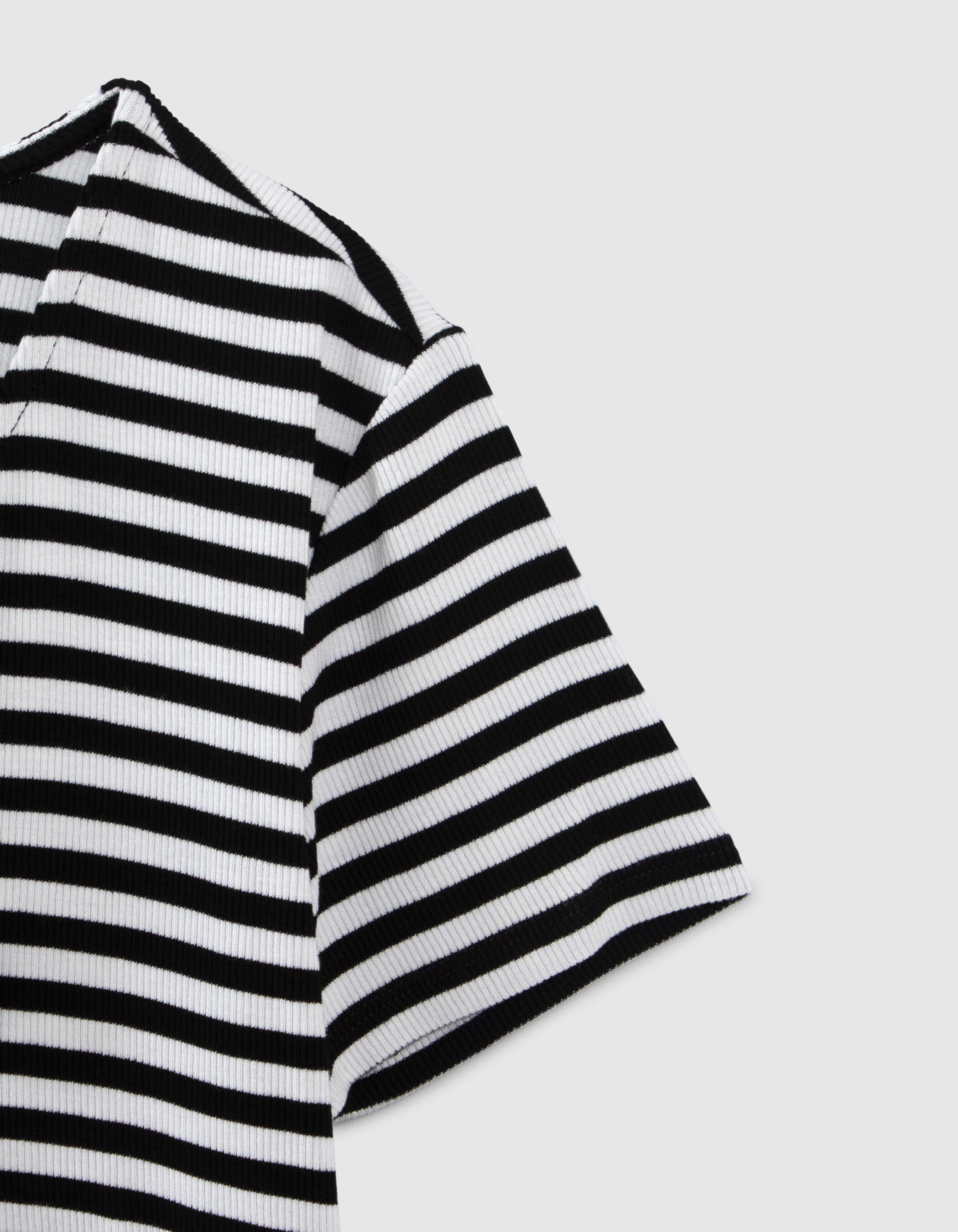 Camiseta negra rayas blancas outlet