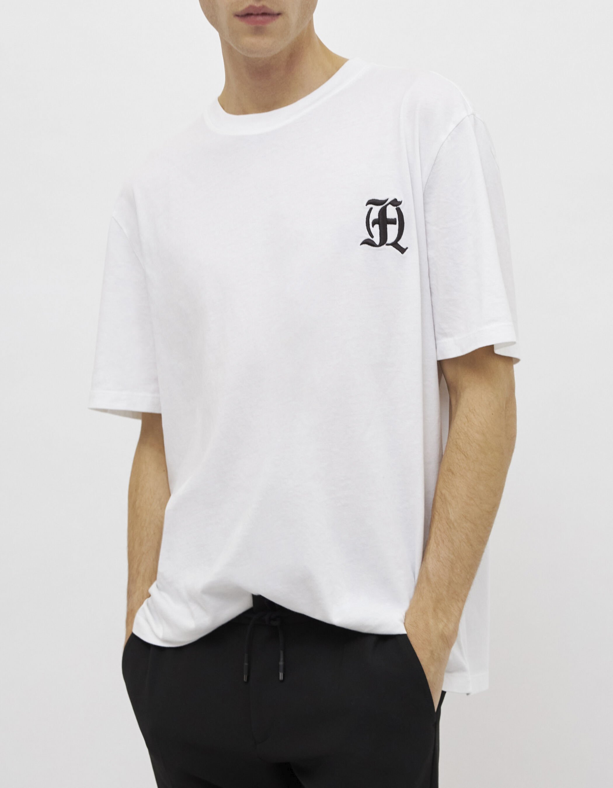 Tee shirt sales avec broderie