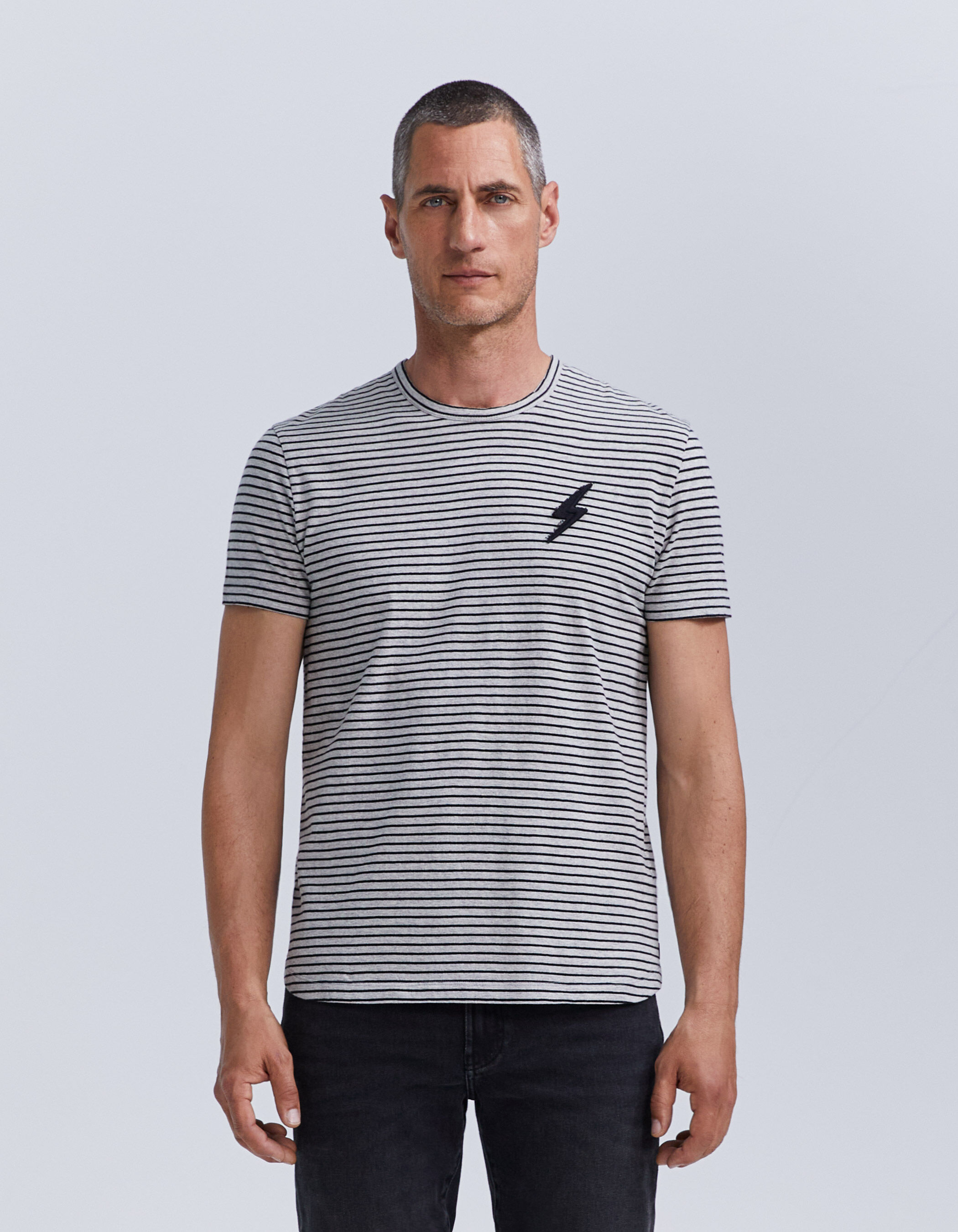 Camiseta marinera gris rayas negras reciclada Hombre