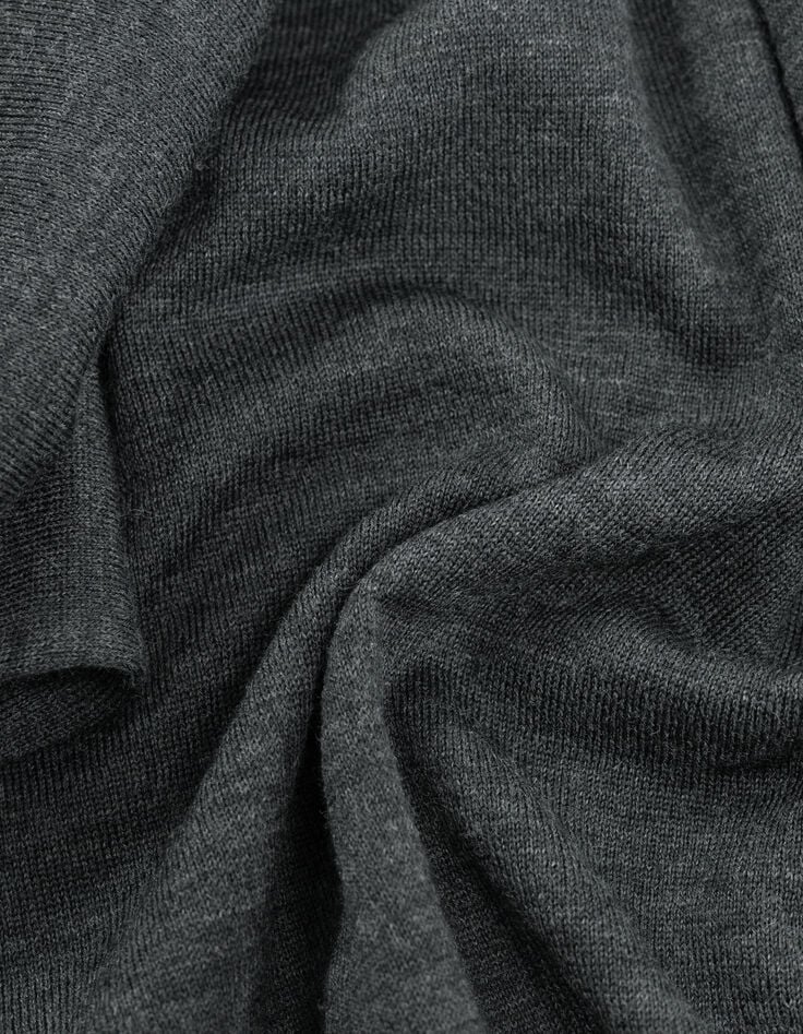 Men’s grey fine-knit wool V-neck sweater-6 Men’s grey fine-knit wool V-neck sweater-6