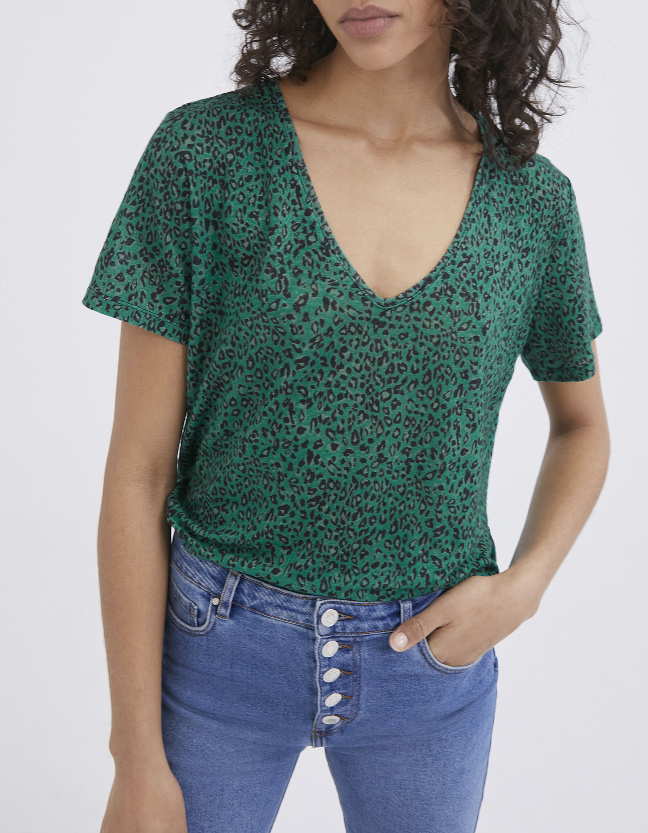 Women s green leopard print knit T shirt