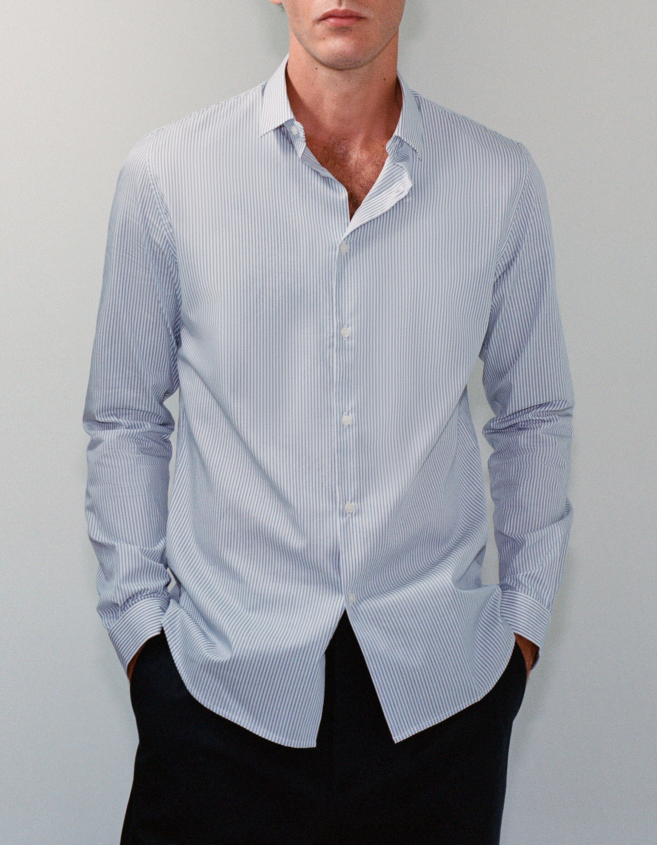 Chemise SLIM marine fines rayures blanches Homme