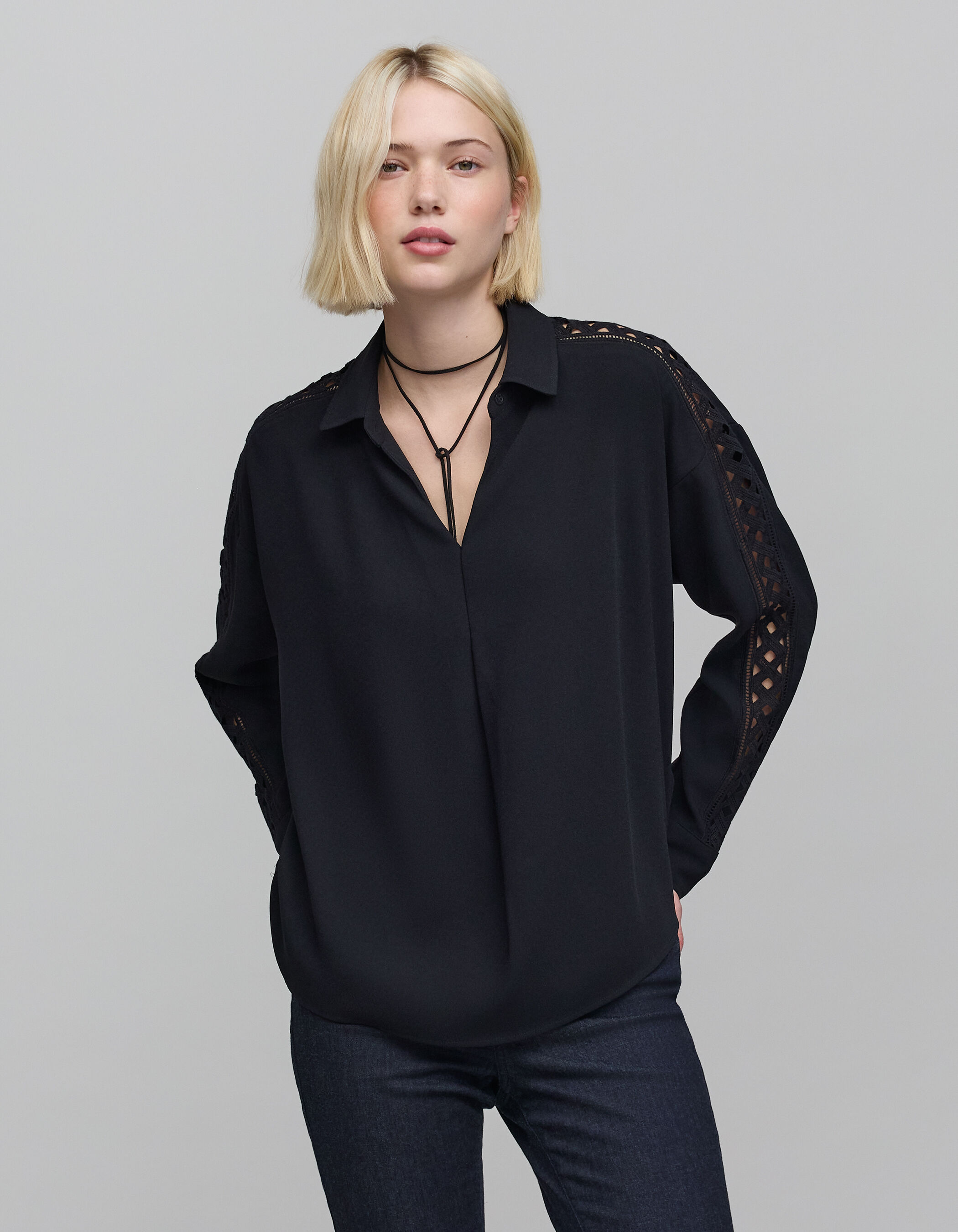 Blouse noire dentelle femme sale